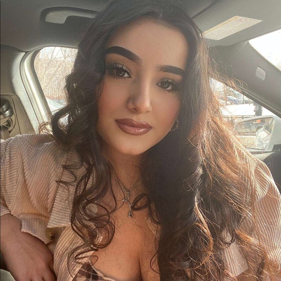 Meet your Posher, Aasma - Picture 1 of 5